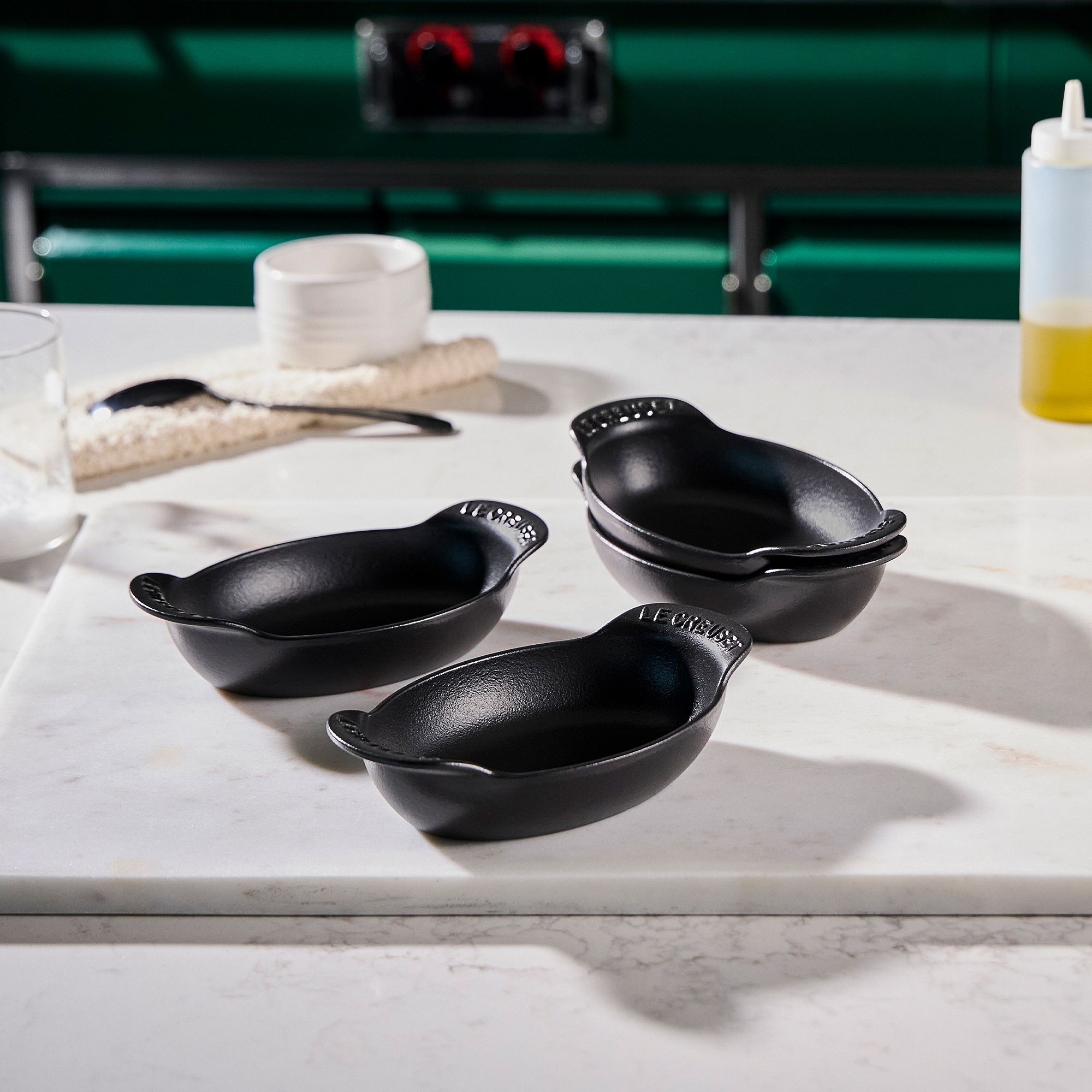 Le Creuset - Mini baking tin oval set of 4 - Black matt - Gourmand Collection Le Creuset - Mini baking tin oval set of 4 - Black matt - Gourmand Collection