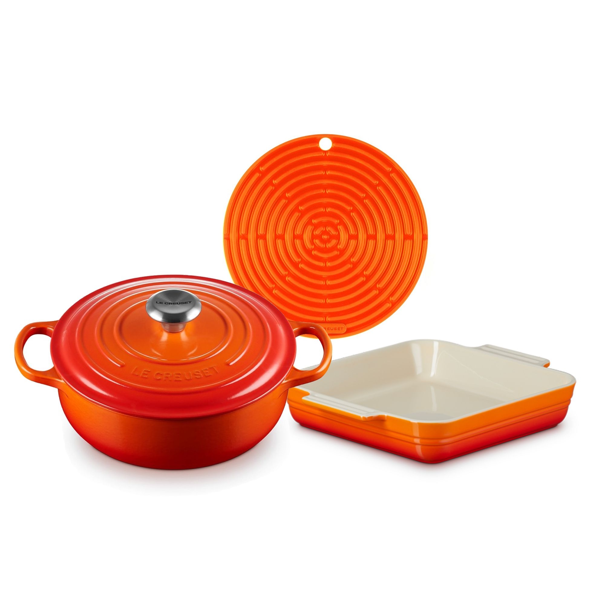 Le Creuset - 3-teiliges Set - Sauteuse Signature, runder Topflappen, quad. Auflaufform klassik