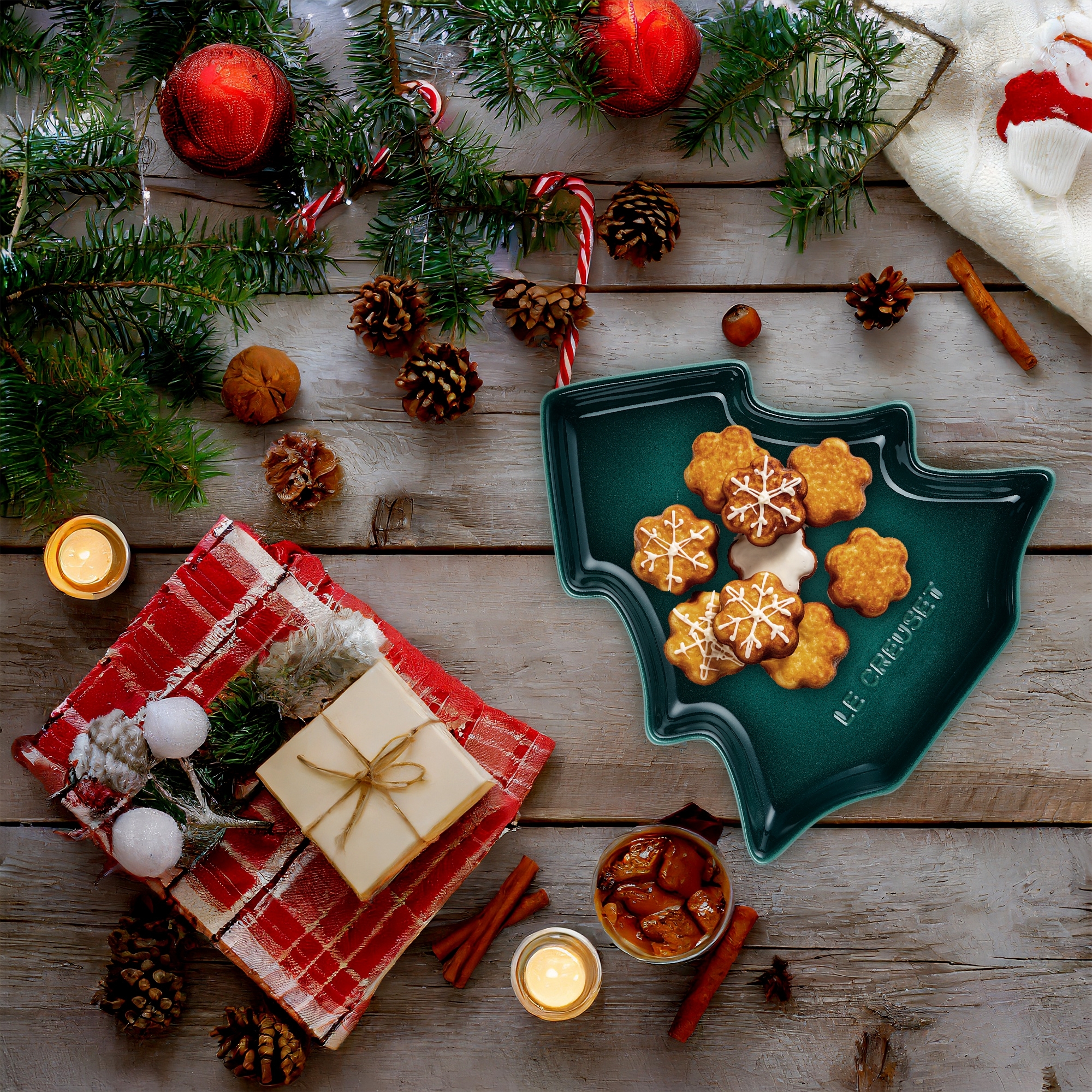 Le Creuset - Teller in Tannenbaumform 19 cm - in verschiedenen Farben Le Creuset - Teller in Tannenbaumform 19 cm - in verschiedenen Farben