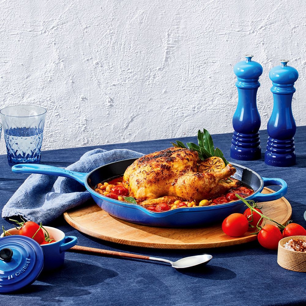 Le Creuset - Signature Cast Iron Skillet Le Creuset - Signature Cast Iron Skillet