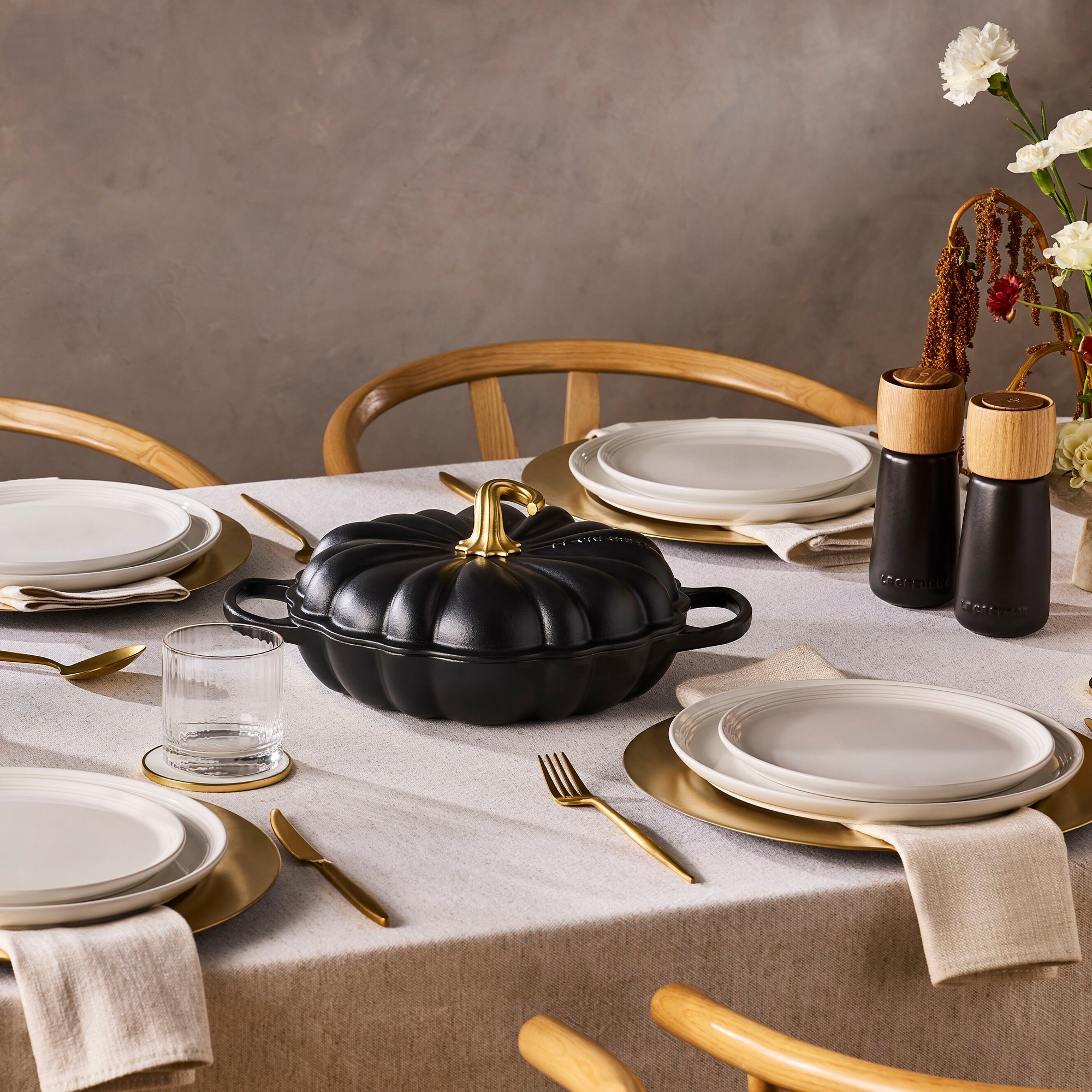 Le Creuset - Pumpkin Shallow Casserole 28 cm - 2,5 L - Black matte