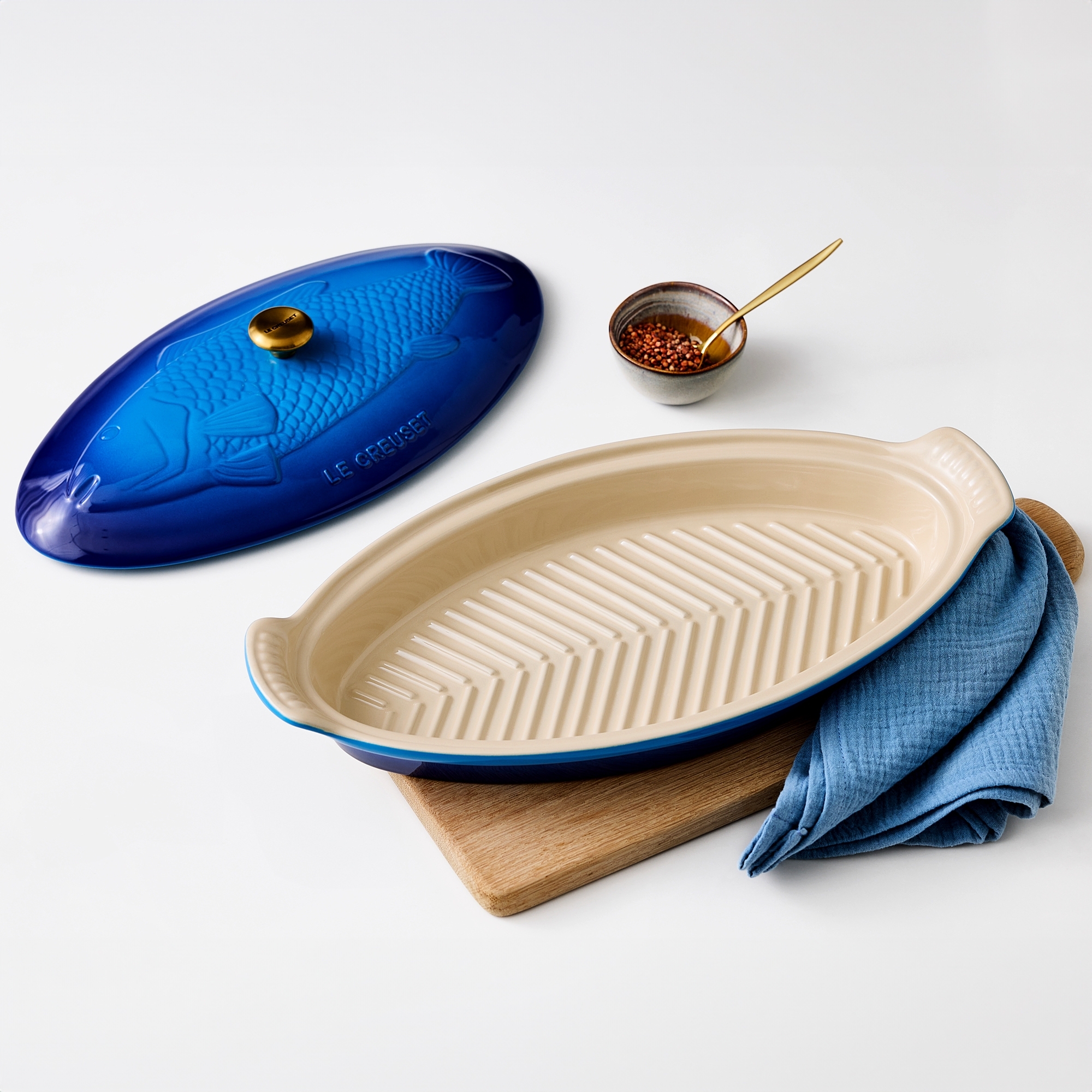 Le Creuset - Fischbackform Tradition mit Deckel 1,6 L Le Creuset - Fischbackform Tradition mit Deckel 1,6 L