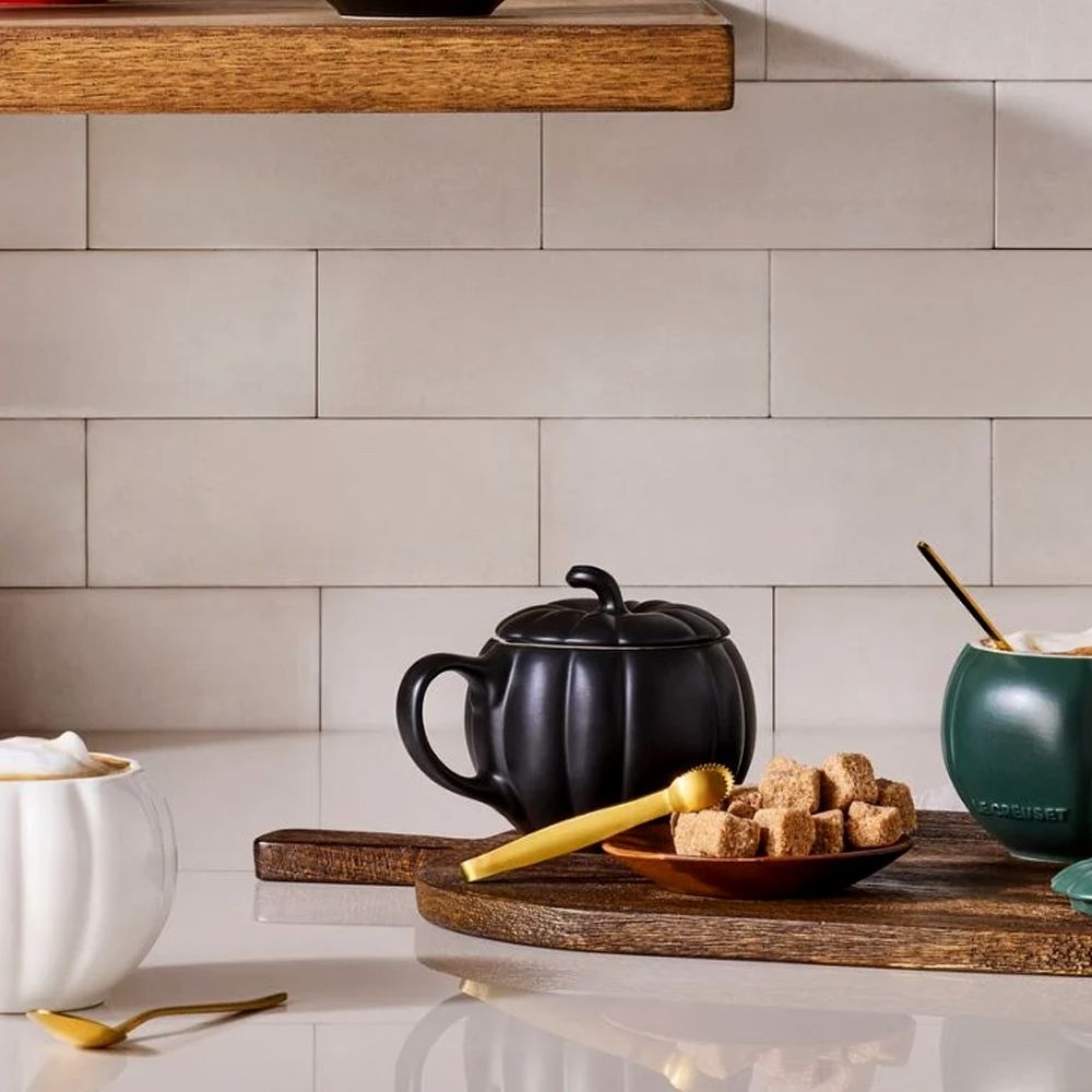 Le Creuset - Pumpkin Mug with lid 400 ml - Matt Schwarz