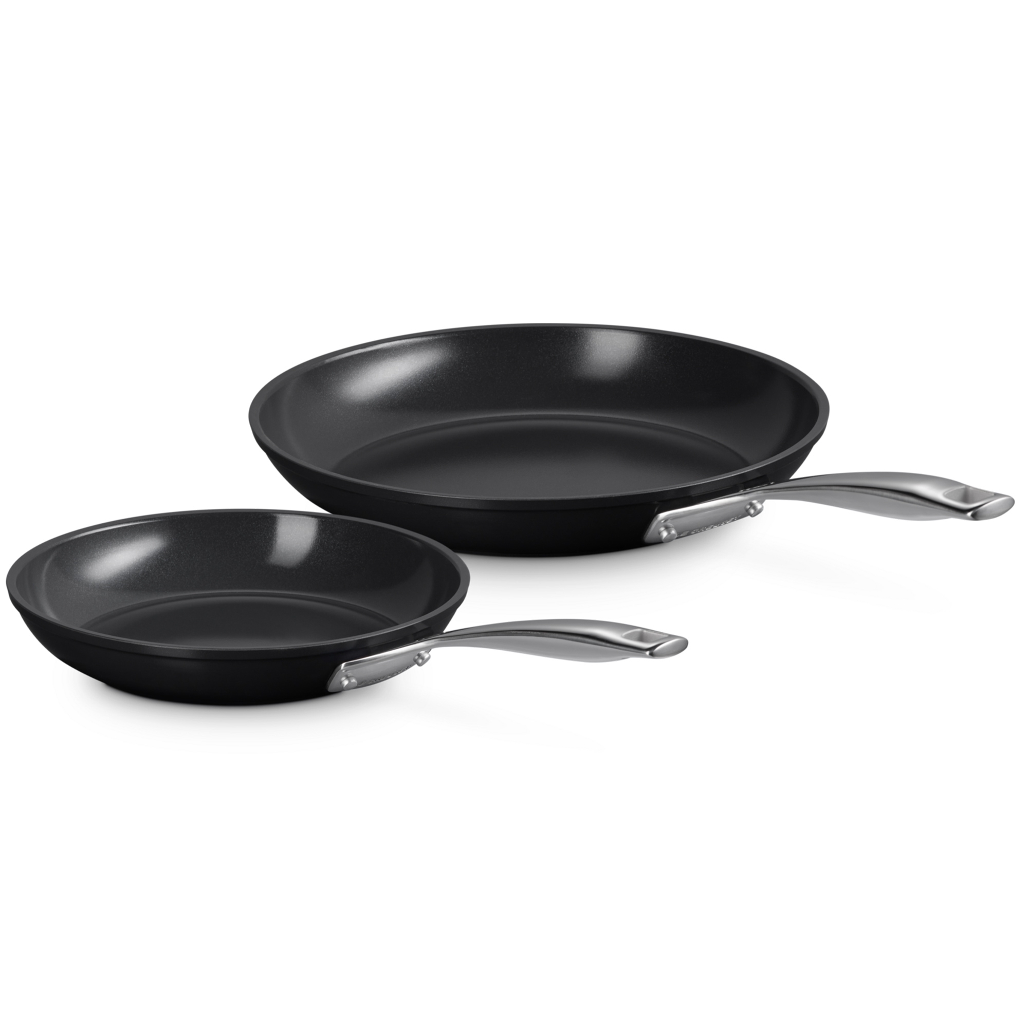 Le Creuset - 2-piece flat pan set 24 & 28 cm - Essential Non-Stick Ceramic Le Creuset - 2-piece flat pan set 24 & 28 cm - Essential Non-Stick Ceramic