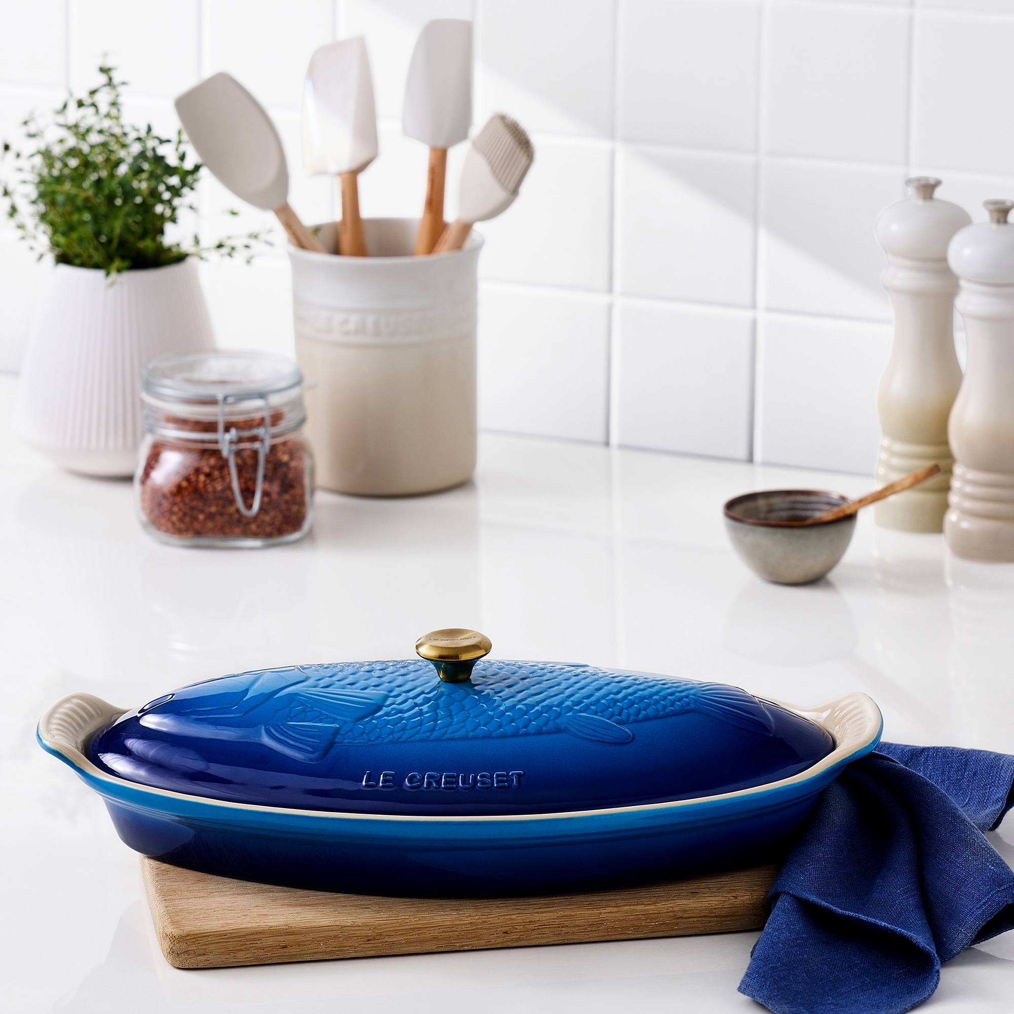 Le Creuset - Fischbackform Tradition mit Deckel 1,6 L Le Creuset - Fischbackform Tradition mit Deckel 1,6 L