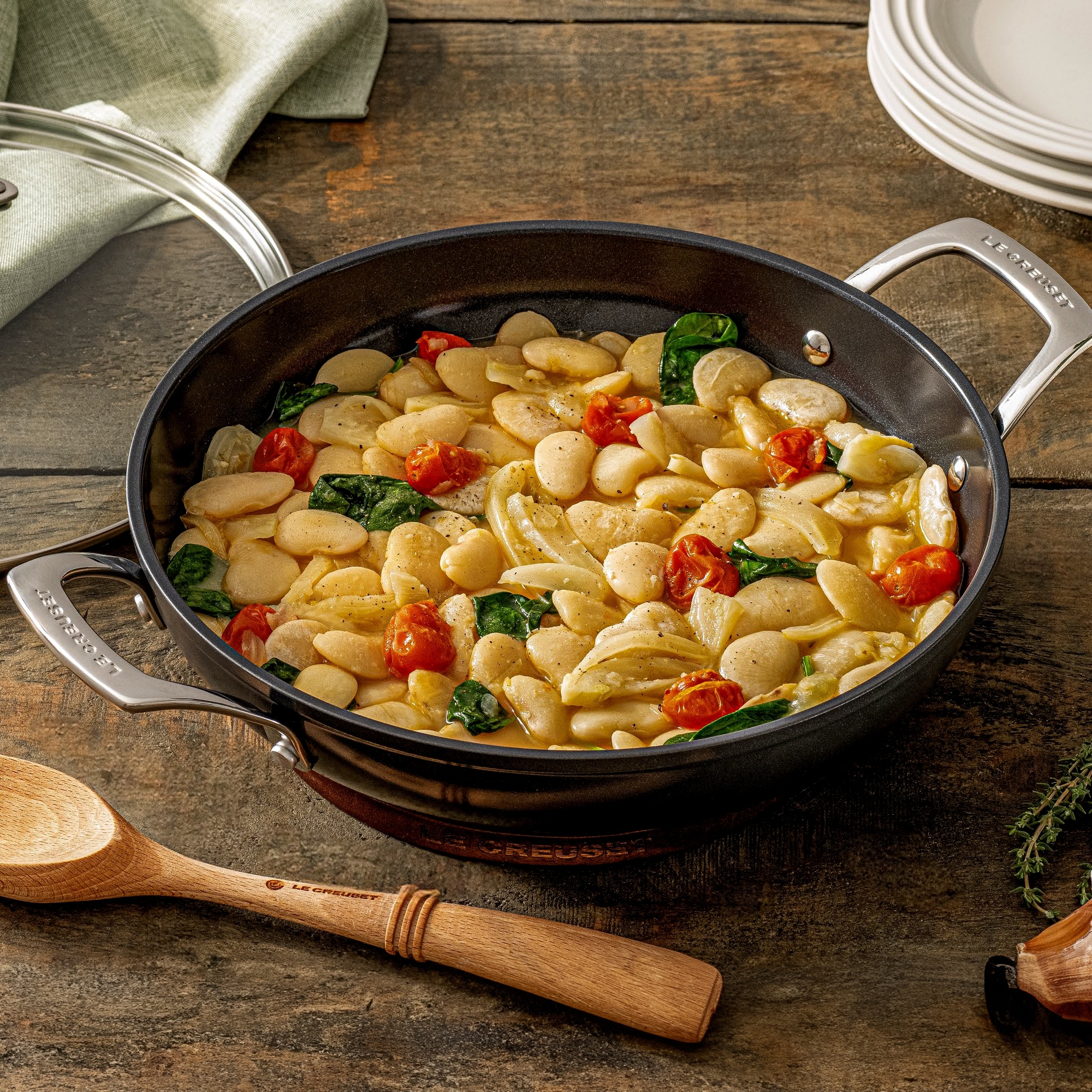 Le Creuset - Shallow Casserole 28 cm - Essential Non-Stick Ceramic Le Creuset - Shallow Casserole 28 cm - Essential Non-Stick Ceramic