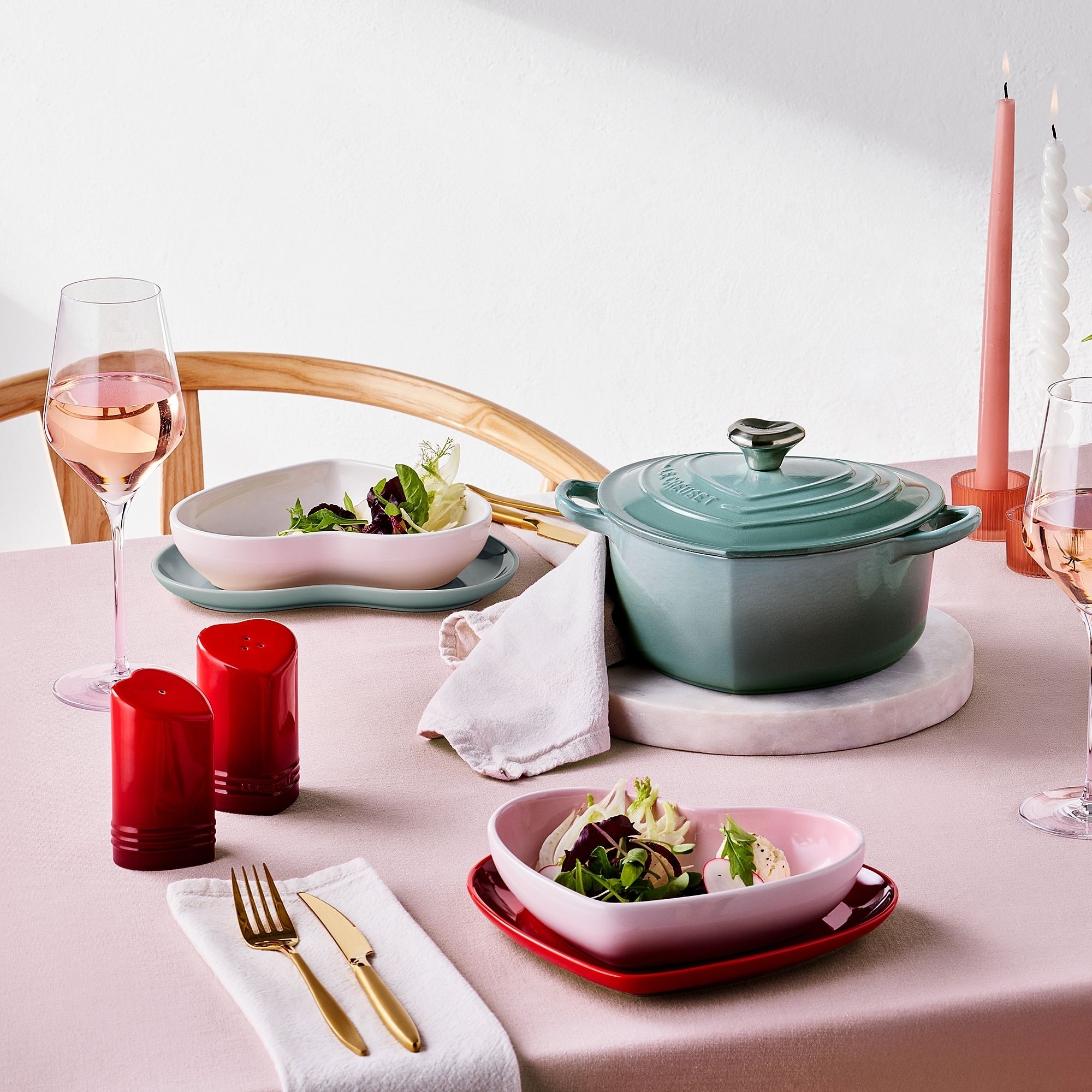 Le Creuset - Heart salt and pepper shaker Set of 2 - 130 ml Le Creuset - Heart salt and pepper shaker Set of 2 - 130 ml