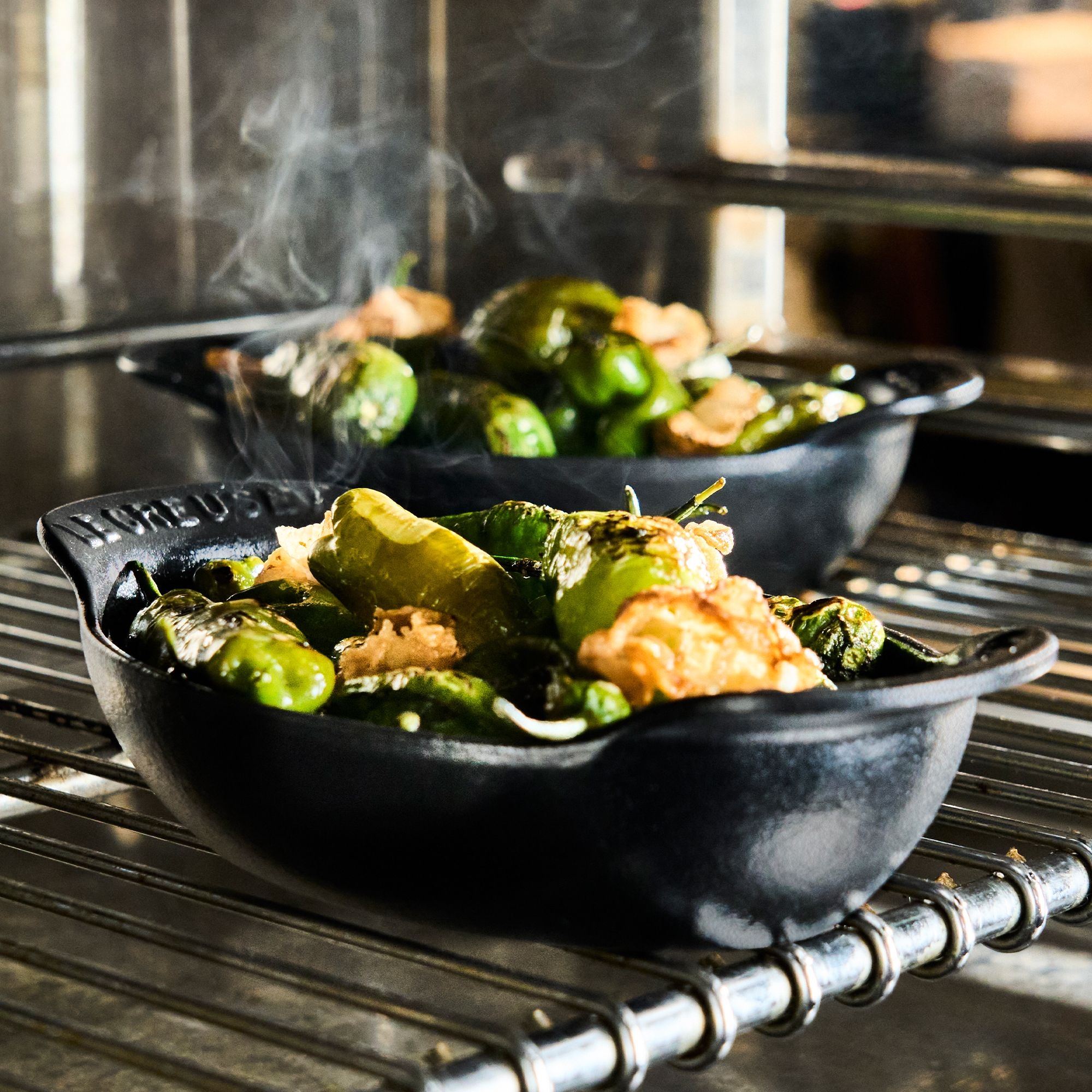 Le Creuset - Mini cocotte flat - set of 4 with lid - Black matt - Gourmand Collection Le Creuset - Mini cocotte flat - set of 4 with lid - Black matt - Gourmand Collection