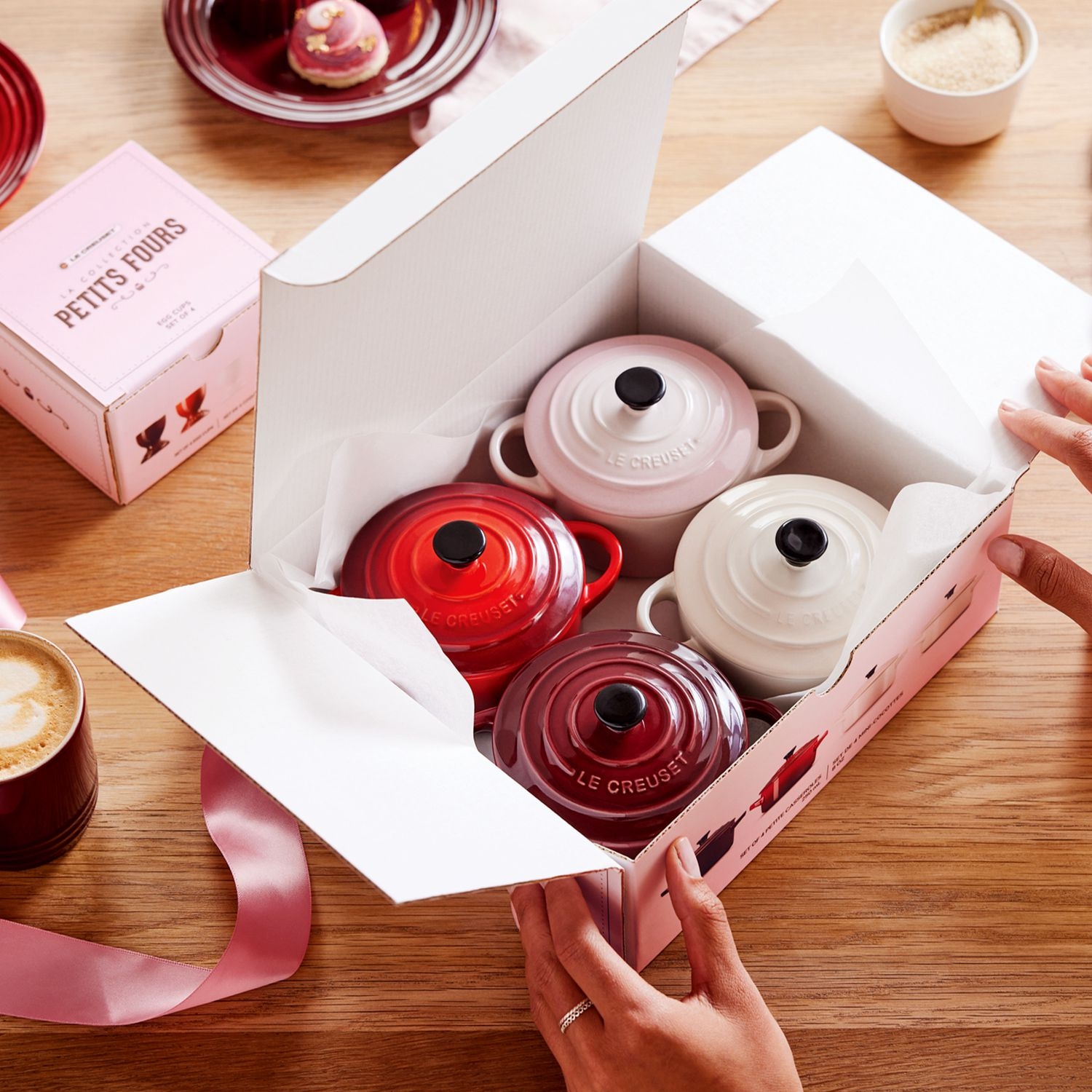 Le Creuset - 4er Set Mini-Cocotte - Petits Fours Le Creuset - 4er Set Mini-Cocotte - Petits Fours