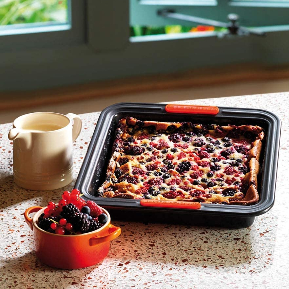 Le Creuset - Square Cake Tin 23 cm Le Creuset - Square Cake Tin 23 cm