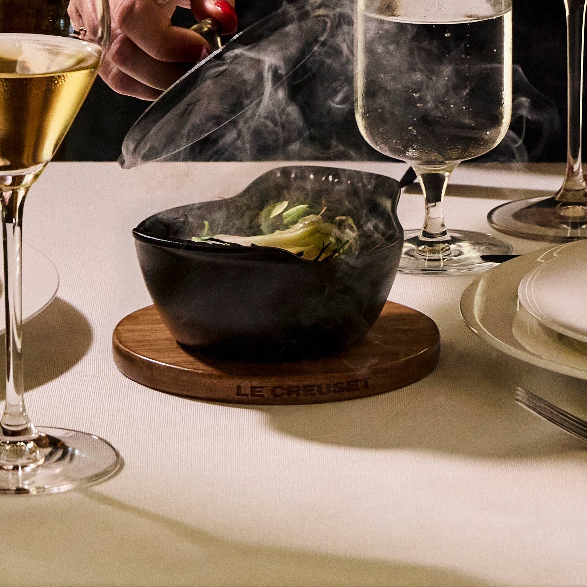 Le Creuset - Coaster magnetic acacia set of 4 - Gourmand Collection Le Creuset - Coaster magnetic acacia set of 4 - Gourmand Collection