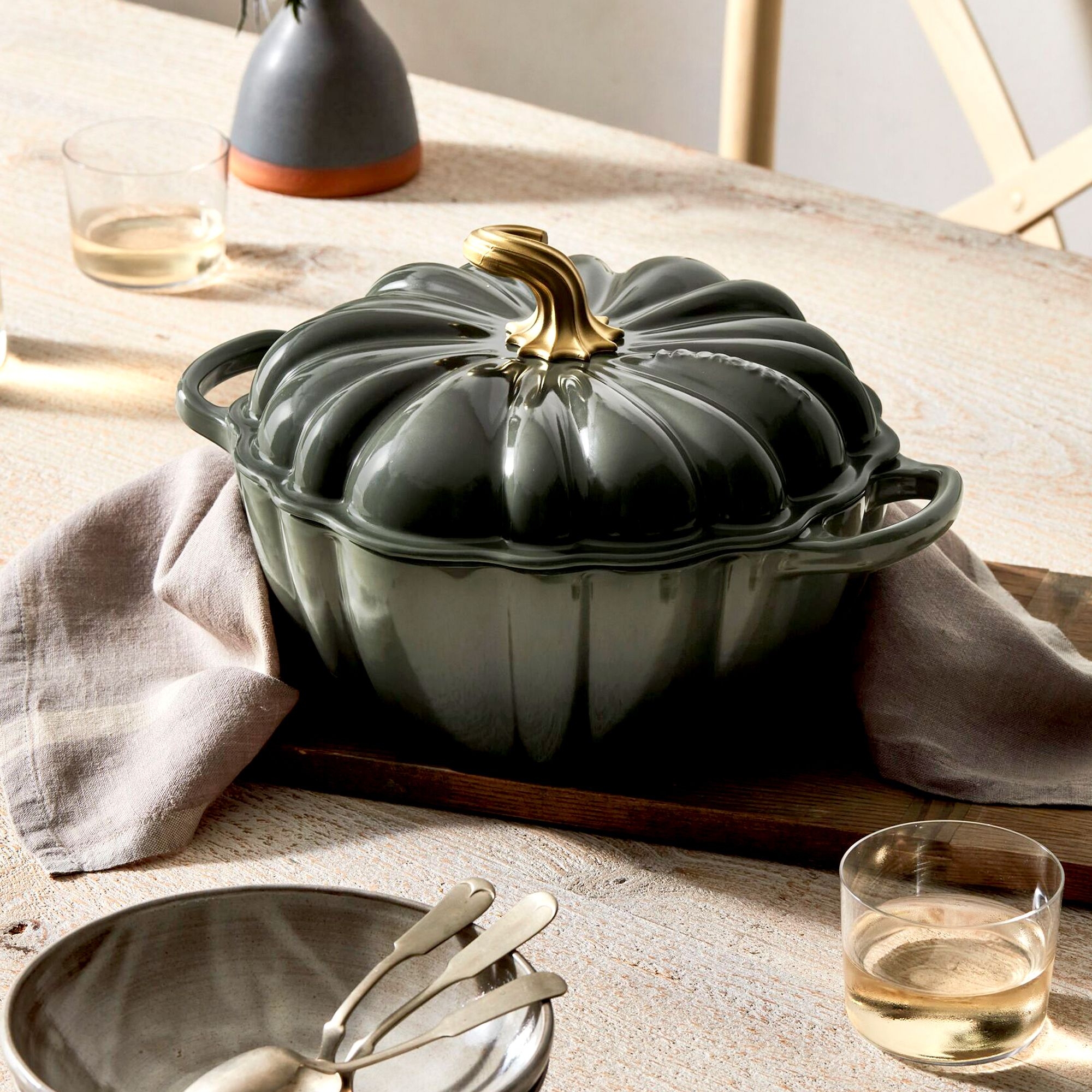 Le Creuset - Kürbis Bräter Signature 24 cm - Thyme Le Creuset - Kürbis Bräter Signature 24 cm - Thyme