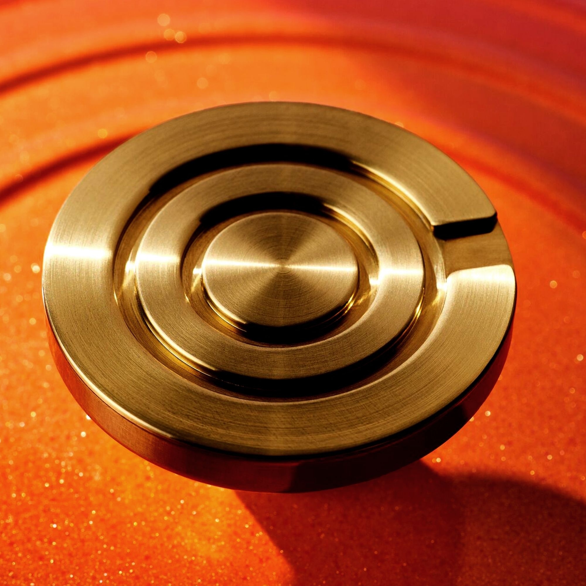 Le Creuset - Hellgoldfarbener Crucible Deckelknopf
