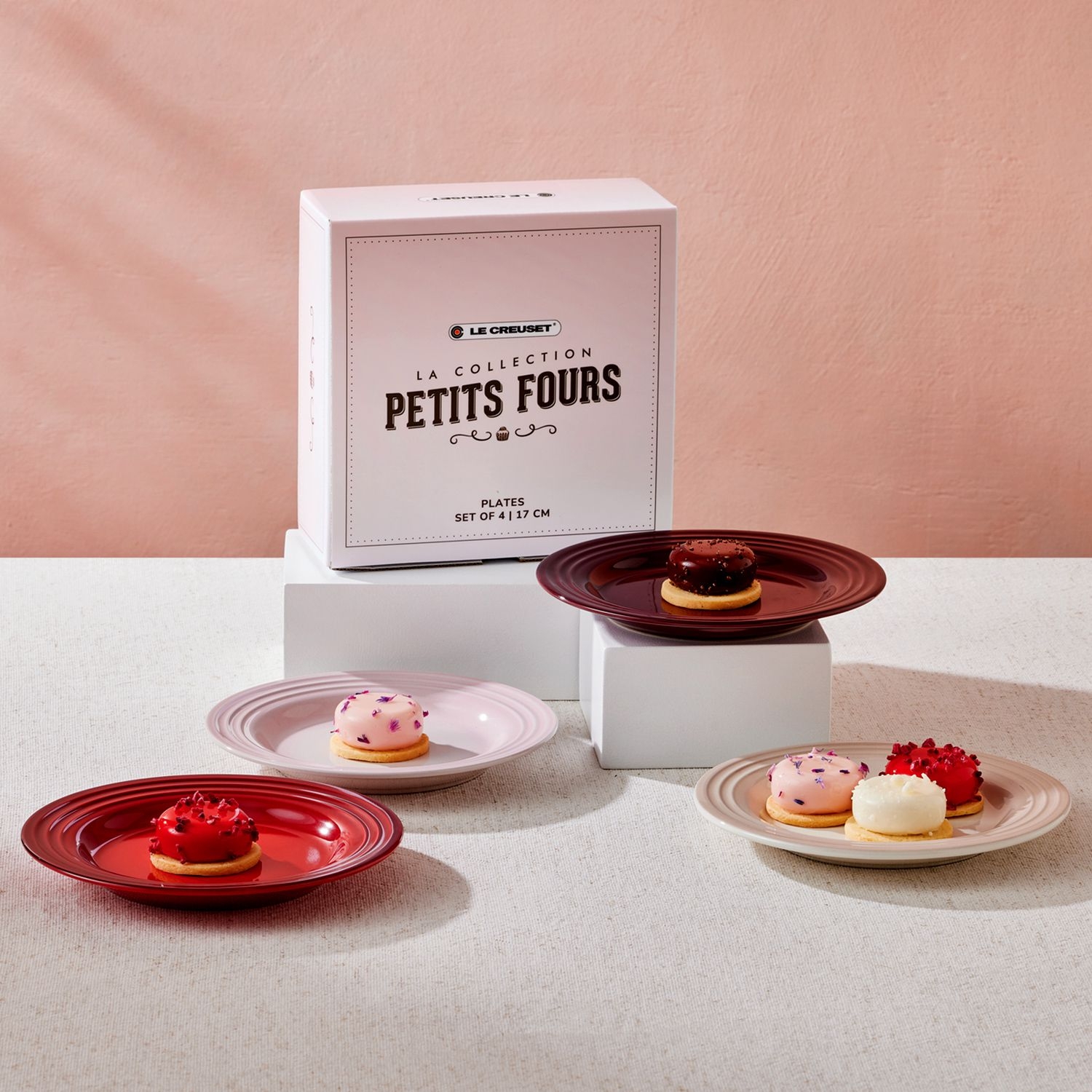 Le Creuset - Set of 4 Tea Plates - Petits Fours Le Creuset - Set of 4 Tea Plates - Petits Fours