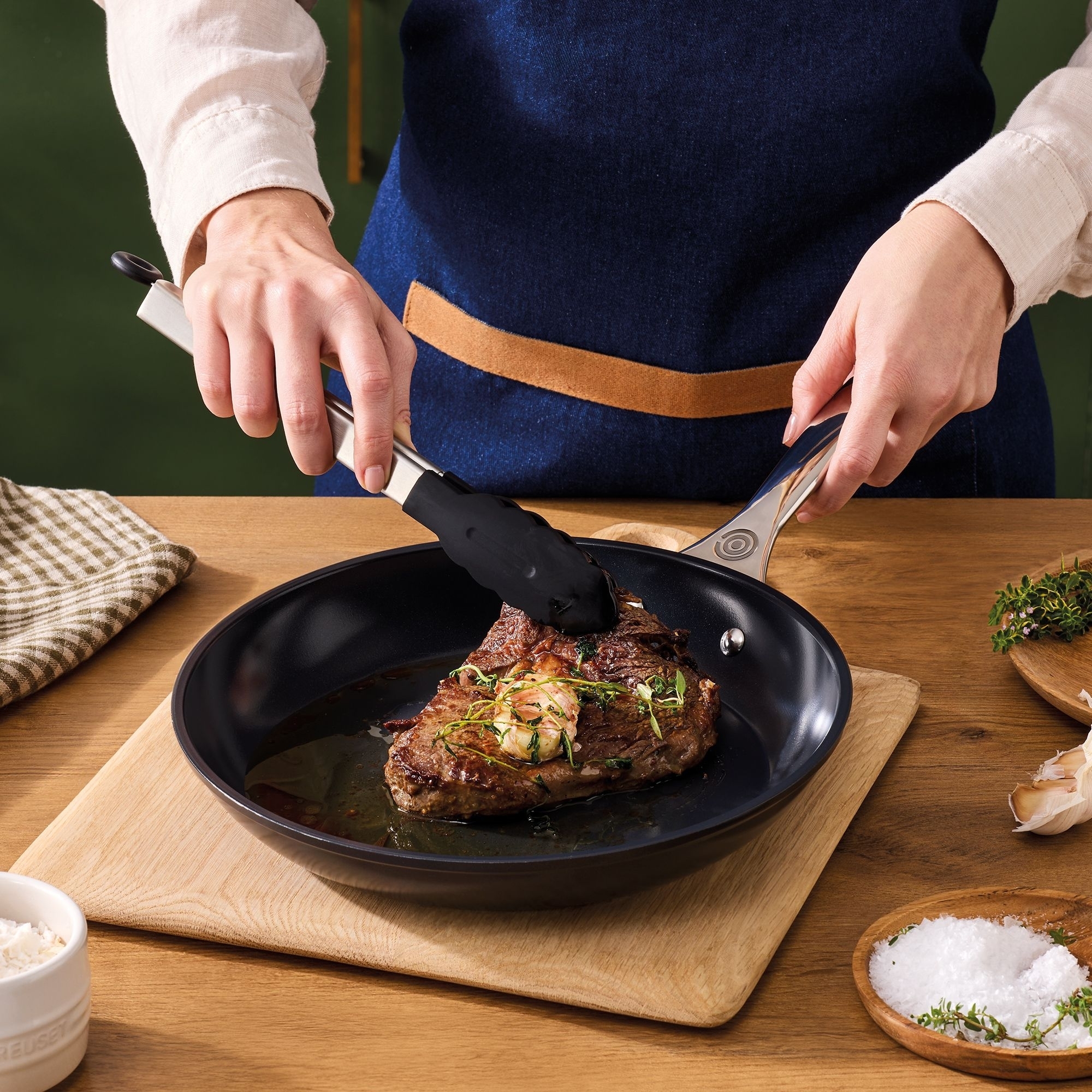 Le Creuset - Pfanne Flach 28 cm - Essential Keramik-Antihaft
